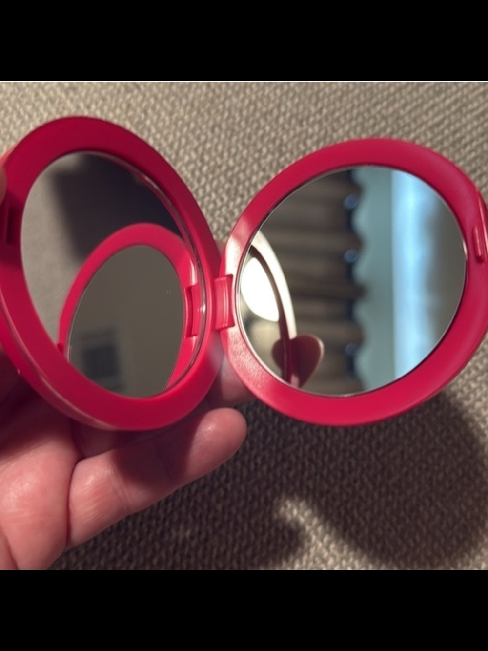 Dior Hot Pink Quilted Compact Mirror with CD Logo - Picture 3 of 3